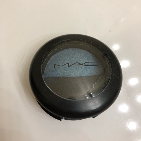 MAC unused eyeshadow - Picture 2 of 7
